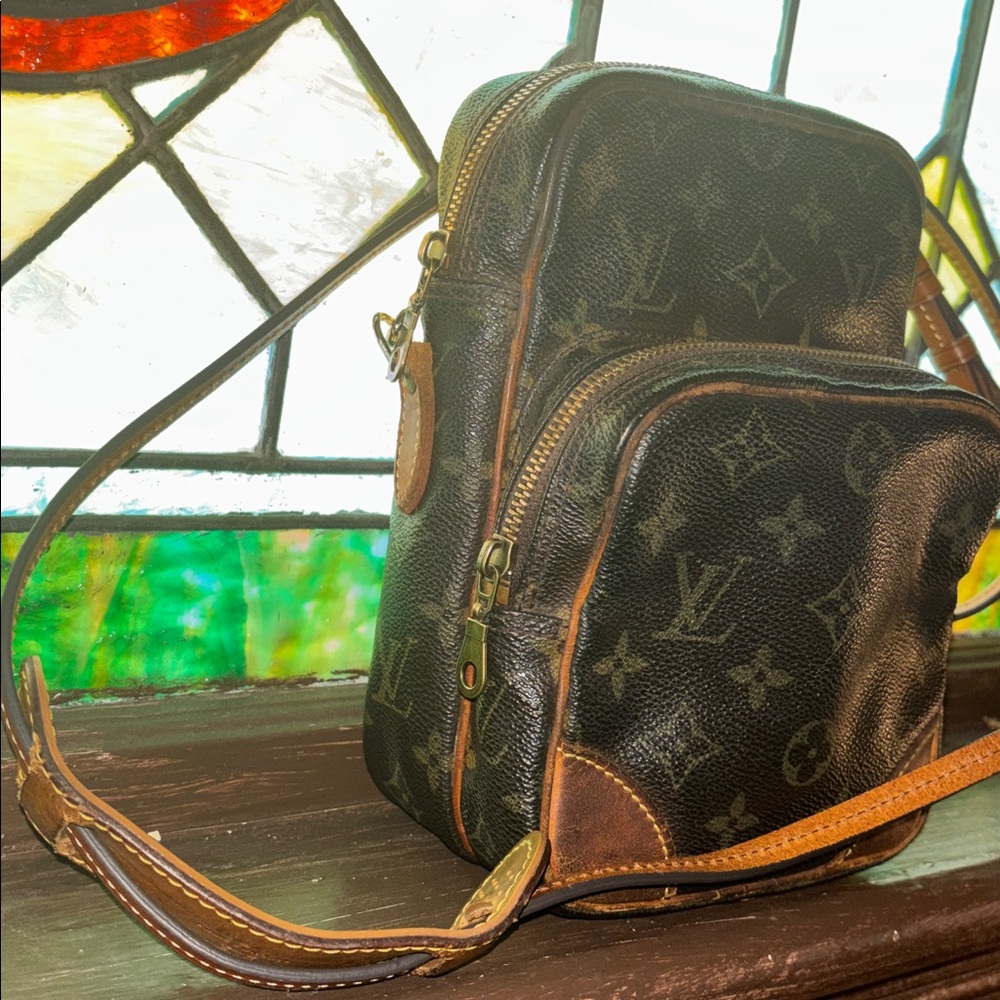 Louis Vuitton Authentic Monogram Amazon Crossbody… - image 4